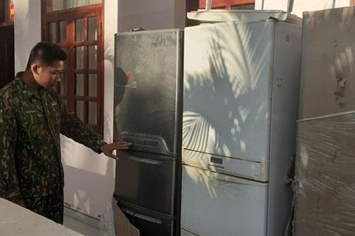 Trong đêm thu giữ lô hàng điện tử nhập lậu trị giá gần 25 triệu đồng