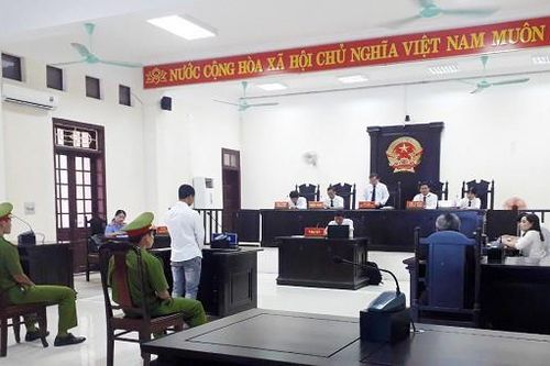 Gã hàng xóm rủ bé gái 8 tuổi vào rừng bẫy thú rồi hãm hiếp