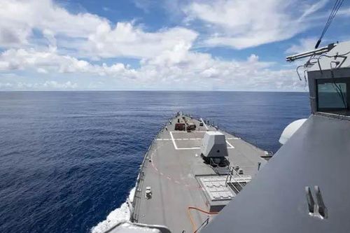 Uy lực chiến hạm Mỹ đang hoạt động gần Trường Sa
