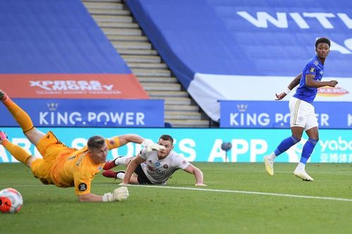 Leicester tìm lại niềm vui, MU phải đuổi bắt