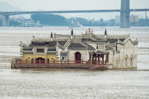 Chùa Quan Âm 700 tuổi đứng vững giữa lũ lớn ở Trung Quốc