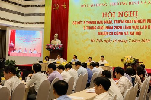 Duy trì thị trường lao động đi đôi với an sinh xã hội