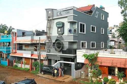 Chi 2 tỷ đồng xây nhà hình máy ảnh, thỏa mãn đam mê