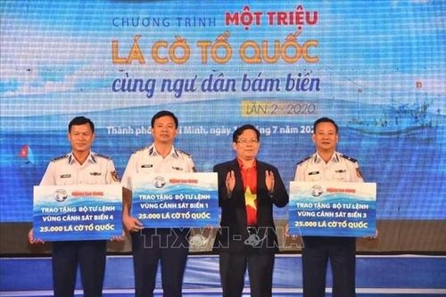 Tiếp tục lan tỏa 'Một triệu lá cờ Tổ quốc cùng ngư dân bám biển'