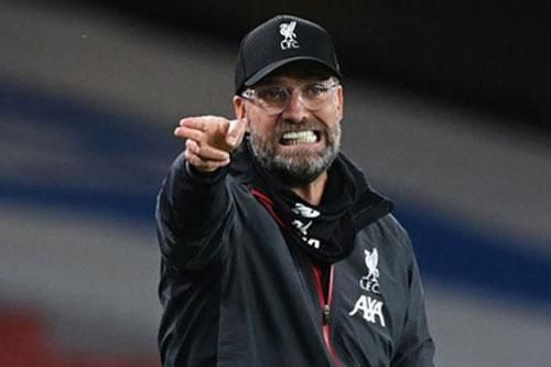 Klopp 'phát điên' vì cầu thủ Liverpool 'dâng' chiến thắng cho đối thủ