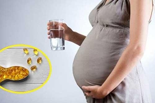 Phụ nữ uống dầu cá khi mang thai, lợi ích tăng gấp 3