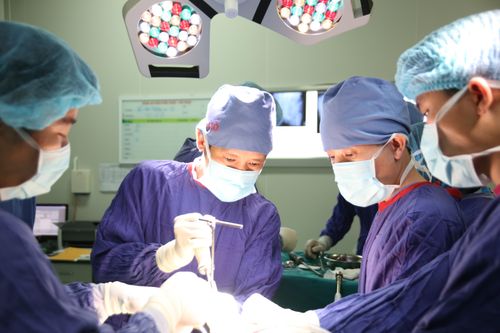 Giải thoát nỗi đau đớn bằng kỹ thuật hiện đại cho người đàn ông 63 tuổi thoái hóa khớp gối 5 năm