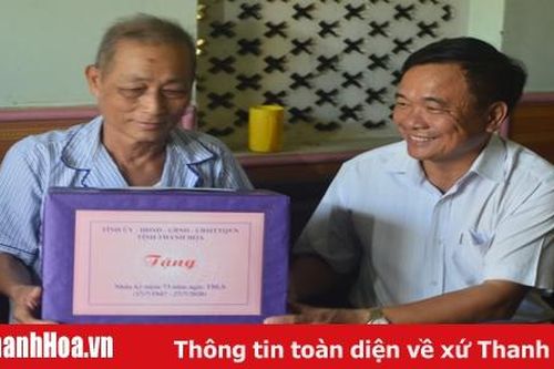 Phó Trưởng đoàn ĐBQH tỉnh Thanh Hóa Mai Sỹ Diến thăm, tặng quà gia đình người có công với cách mạng tại thị xã Bỉm Sơn