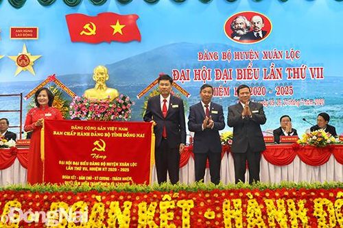 Quyết tâm hoàn thành xây dựng nông thôn mới kiểu mẫu