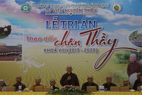 Bình Định : Tăng Ni sinh tri ân 'người lái đò'