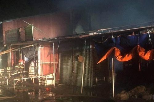 Bắc Giang: Cháy lớn tại chợ Sàn