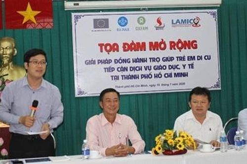 Còn nhiều trẻ em di cư 'mù chữ' vì không có giấy tờ tùy thân