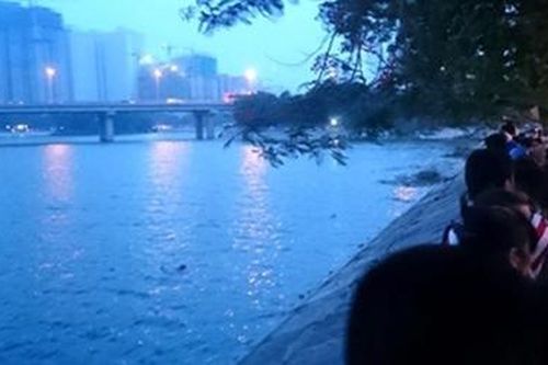 Nam thanh niên tử vong trên hồ Linh Đàm
