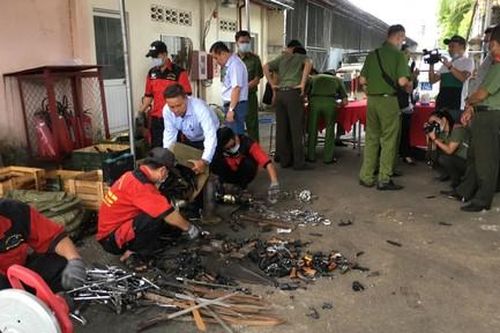 Công an TPHCM tiêu hủy hàng ngàn công cụ hỗ trợ, vũ khí thô sơ bị thu giữ