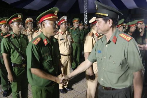Công an TP.HCM ra quân trấn áp tội phạm ngay trong đêm
