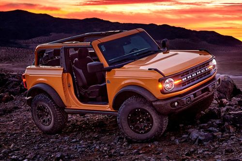Những người 'anh em' giá mềm của Ford Bronco 2021