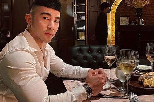 Lộ tin nhắn 'kỳ kèo' của Lục Triều Vỹ với các chân dài 30.000 USD và khách mua dâm