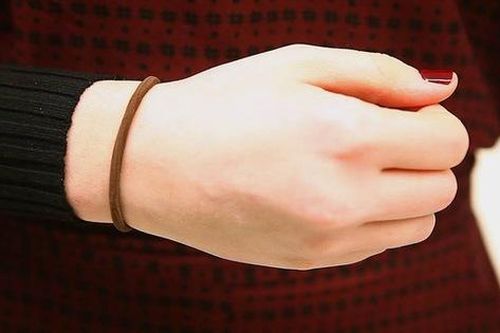 Chị em đừng bao giờ đeo dây chun buộc tóc ở cổ tay: Lý do thì có nhiều nhưng đây là 2 lý do ảnh hưởng trực tiếp đến tính mạng