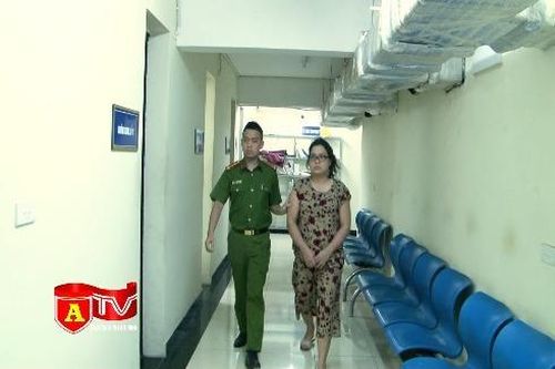 Ra cơ quan Công an đầu thú sau khi lừa đảo chiếm đoạt tài sản qua mạng xã hội
