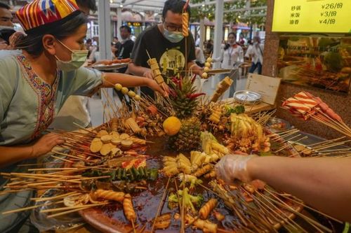 Thủ phủ Tân Cương đột ngột phong tỏa vì dịch Covid-19 trở lại