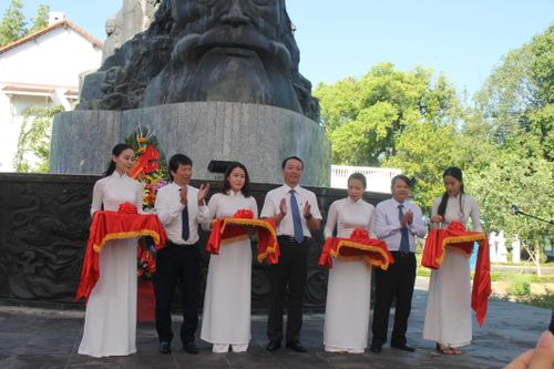 Triển lãm ảnh 'Việt Nam-Phòng, chống dịch Covid-19' tại Huế