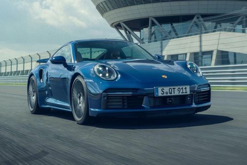 Porsche 911 Turbo 2021 tăng tốc ngang siêu xe, giá từ 170.800 USD