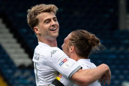 Leeds United rộng cửa trở lại Premier League sau 16 năm