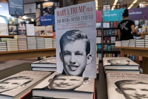 Sách của Mary Trump bán được gần triệu bản trong ngày ra mắt