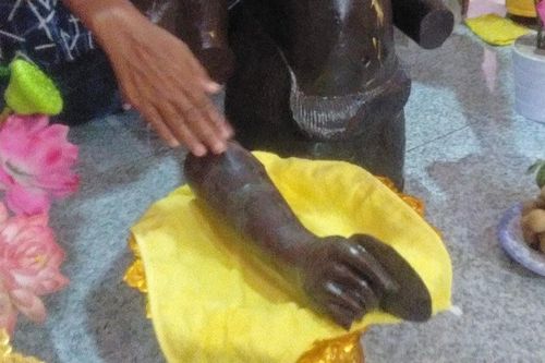 Phát hiện cánh tay của tượng thần ở Sóc Trăng