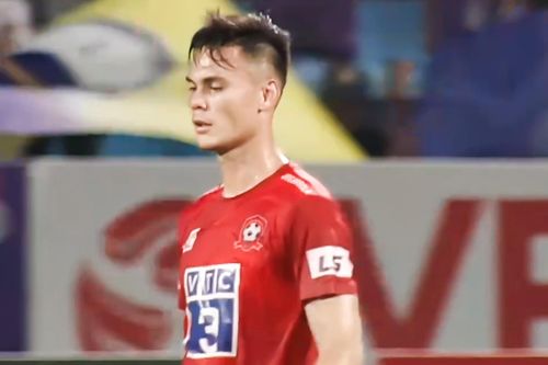Trung vệ Việt kiều cứu thua trên vạch vôi