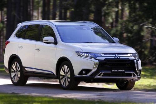 Giá xe ô tô hôm nay 17/7: Mitsubishi Outlander ưu đãi hơn 51 triệu đồng