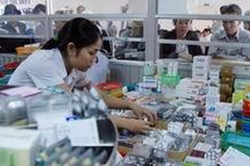 Hết thuốc BHYT, người bệnh có phải tự mua?