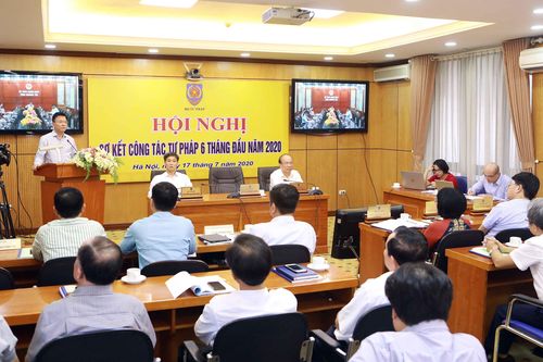 Bán đấu giá tài sản: Có tình trạng 'quân xanh, quân đỏ', 'thông đồng, dìm giá'