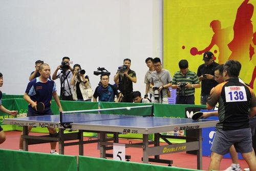 Các tay vợt tên tuổi chiến thắng dễ dàng