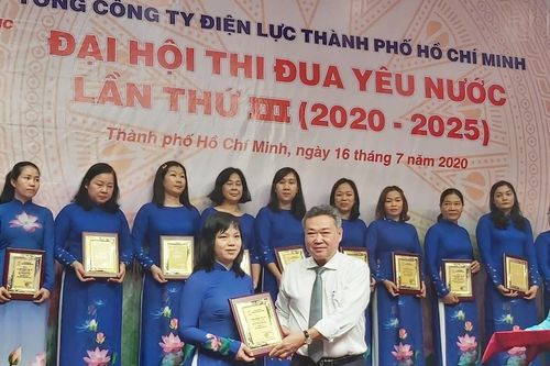 Tổng Công ty Điện lực TPHCM nhận bằng khen của Thủ tướng