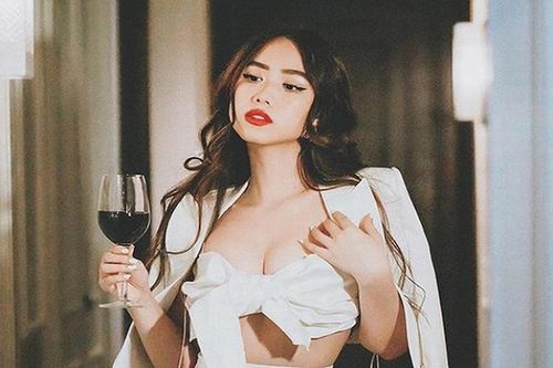 Lên đồ 'bốc lửa' như beauty blogger nữ chính 'Người ấy là ai'