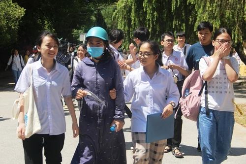 Thanh Hóa: Thí sinh phấn chấn vì đề Toán vào 10 vừa sức, 'dễ thở'