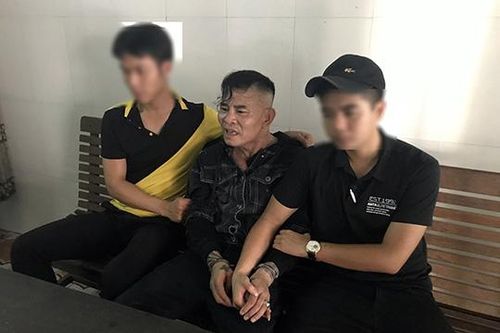 Bản tin pháp luật 8H: Bắt trùm cho vay nặng lãi, thu 300 giấy vay tiền cùng 'hàng nóng'