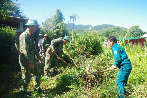 Bộ CHQS tỉnh Thừa Thiên Huế đồng hành với người dân, xây dựng nông thôn mới.
