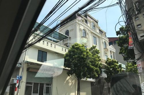 Cửa hàng, nhà ở mọc như nấm ở khu công nghiệp