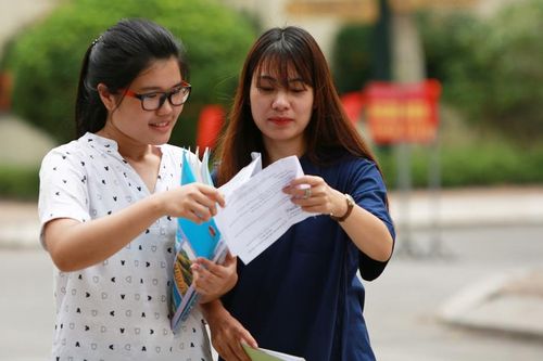 Điểm nào trong đề thi chuyên văn vào lớp 10 của Sở GD-ĐT TP. HCM được đánh giá hay?
