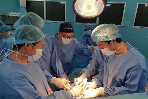 Người đàn ông ói ra máu, đi phân đen vì bệnh lao