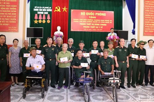 Bộ Quốc phòng trao tặng trang thiết bị y tế cho các đơn vị nuôi dưỡng thương binh