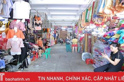 'Người bán chờ người mua' ở đình chính chợ TP Hà Tĩnh