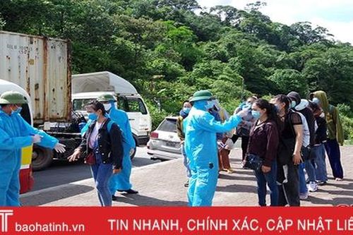 Tiếp nhận, cách ly tập trung hơn 600 sinh viên Lào trở lại Hà Tĩnh học tập