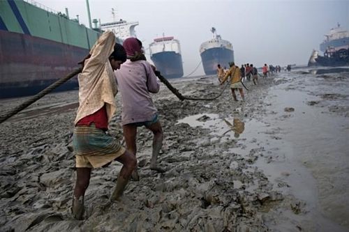 Bi kịch của người lao động nghèo tại 'nghĩa địa tàu chết' ở Bangladesh