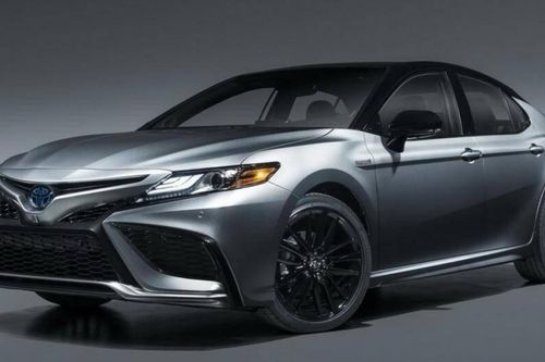 Toyota Camry 2021 ra mắt, trang bị gói an toàn hỗ trợ người lái