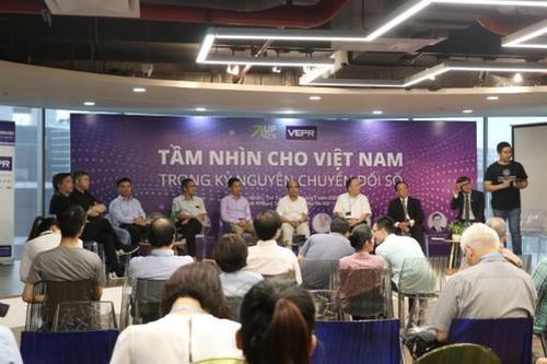 Chuyển đổi số: Cần thay đổi tư duy, nền tảng pháp luật để 'cởi trói' cho DN