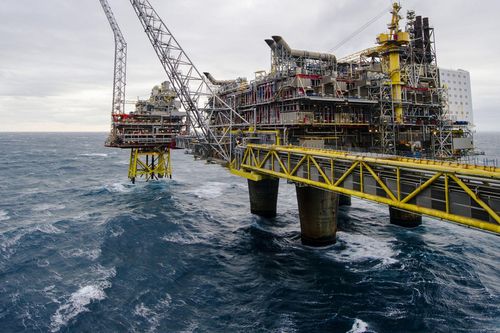 Dầu thô quay đầu giảm giá trở lại, OPEC+ nâng sản lượng khai thác từ tháng 8/2020