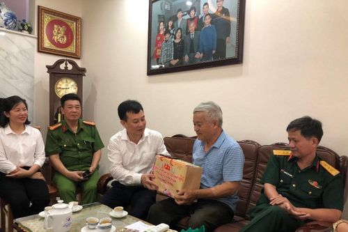 Lê Chân (Hải Phòng): Thăm và tặng quà nhân dịp kỷ niệm 73 năm ngày Thương binh liệt sỹ